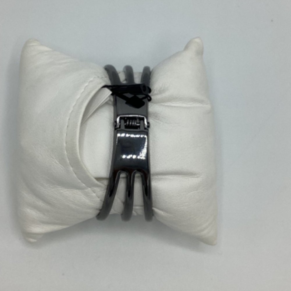 NWT White House/Black Market Hinged Stone  Bracelet - Picture 4 of 5